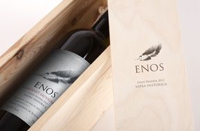 bottle of wine Cabernet Sauvignon Enos in a wooden box