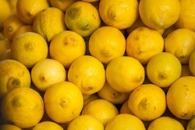 many ripe lemons