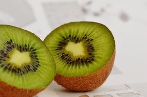 green kiwi frash and vitamins