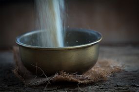 filling brass bowl by semolina