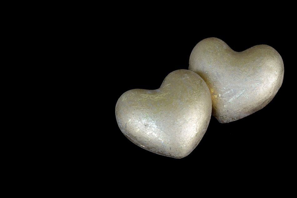 picture of the stone hearts in a dark