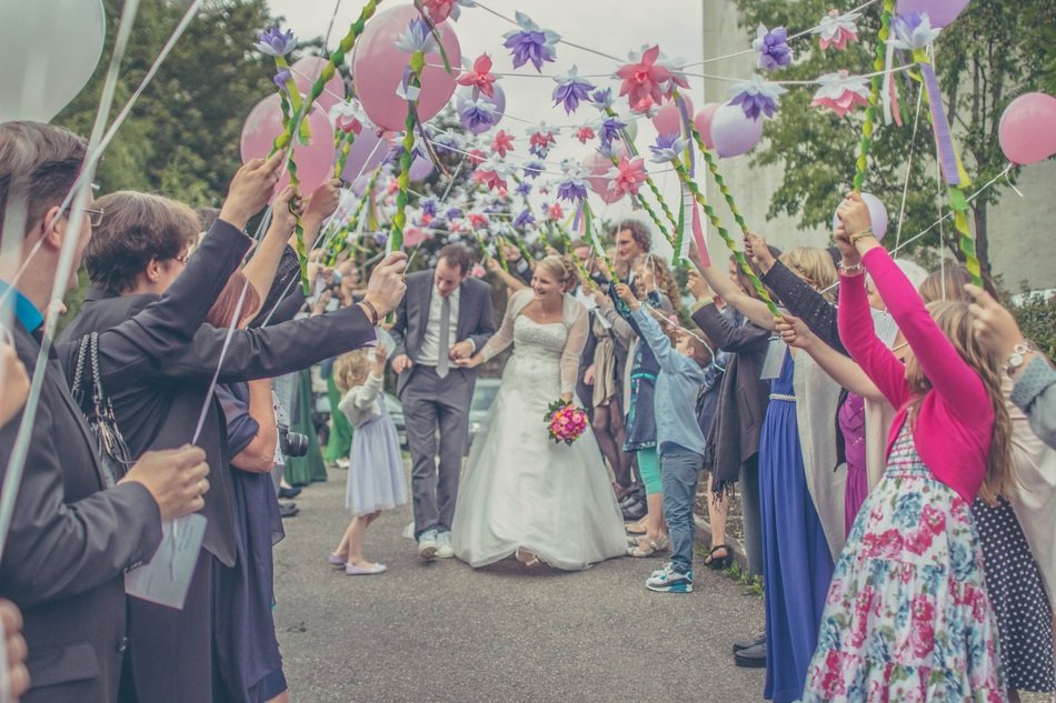 procession of wedding couple