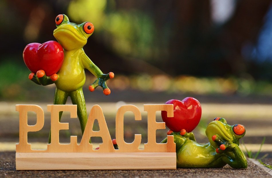 figures of frogs as a symbol of peace