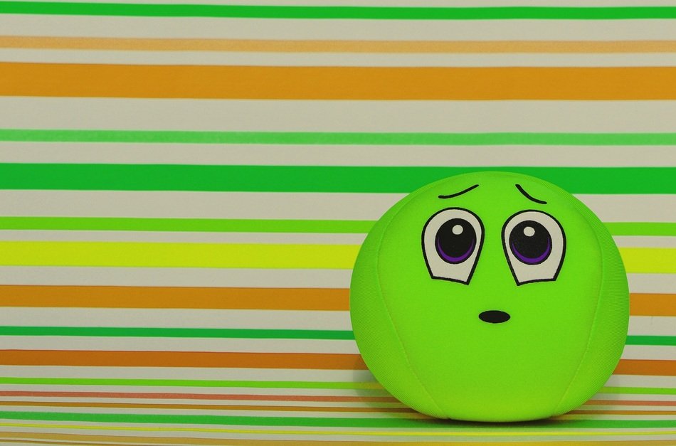 green surprised ball