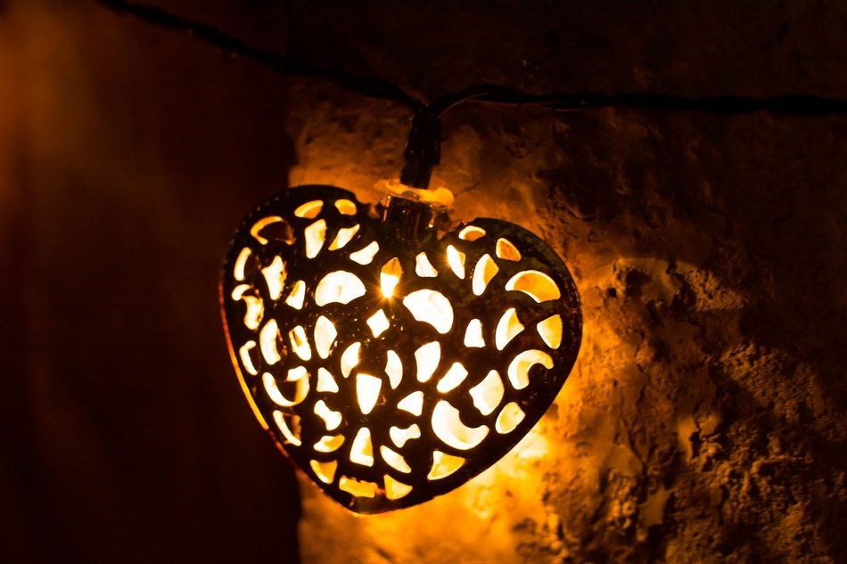 burning hearts near the wall