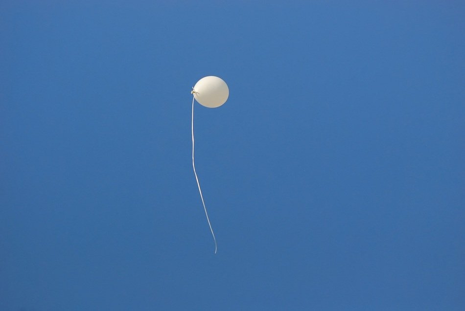 Ballon White in Sky