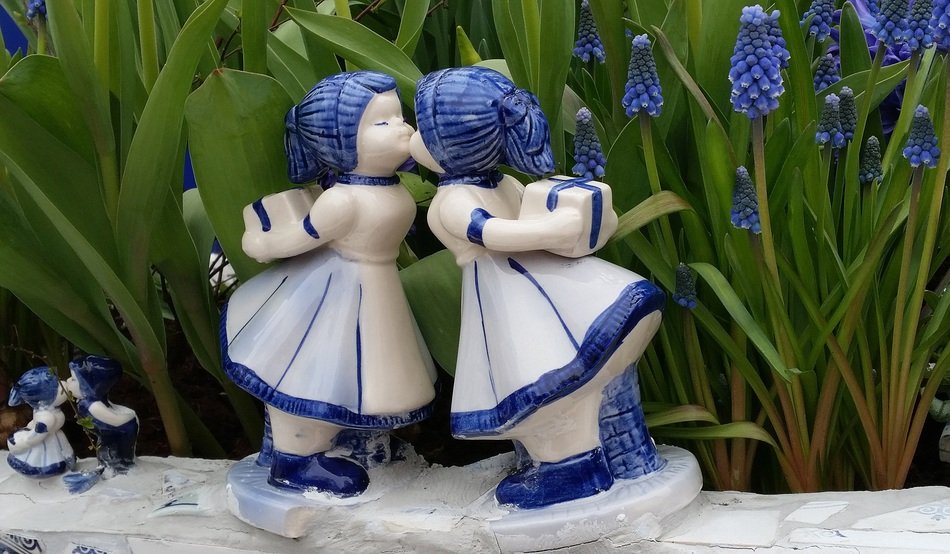 porcelain salt shaker with figures of kissing girls
