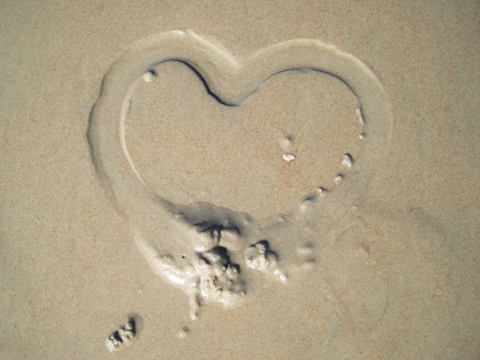 heart in the sand as a symbol of love
