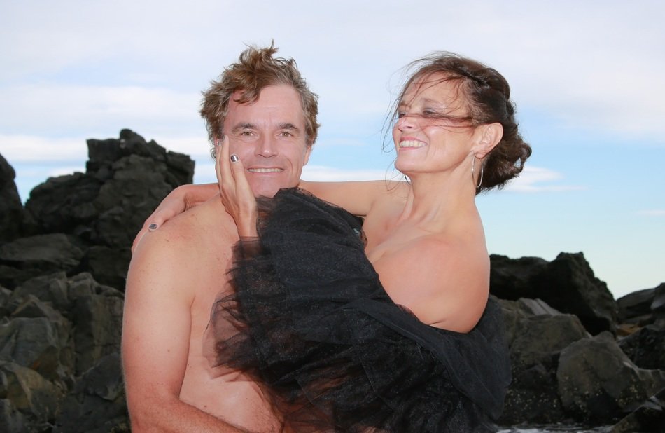 romantic photoshoot on the beach