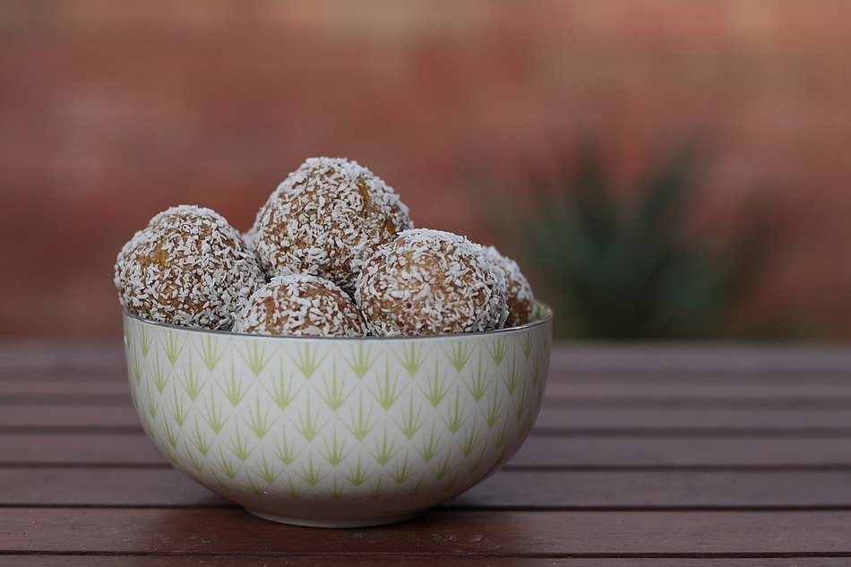 Protein balls in the bowl