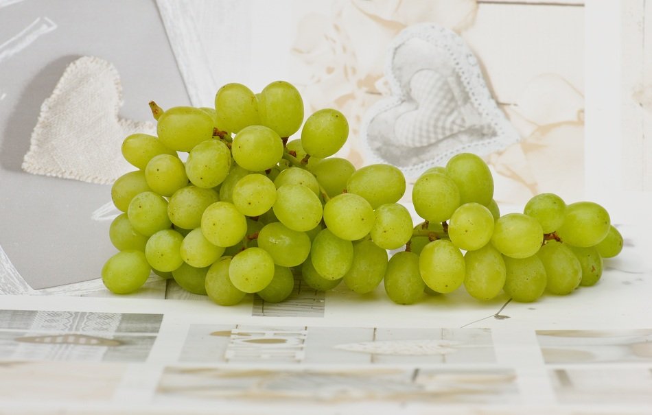 green grapes on a light background