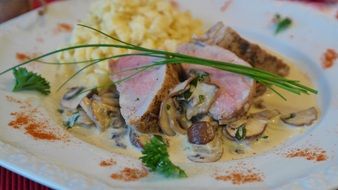pork tenderloin with mushrooms