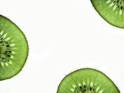 slices of green kiwi