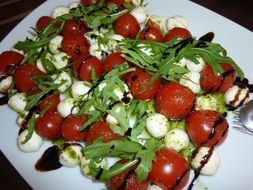 mozzarella and tomatoes with balsamic sauce