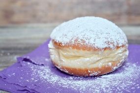 donut with icing sugar