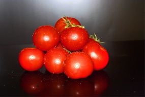 folded washed tomatoes