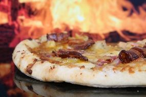 barbecue pizza with bacon