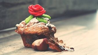 Muffin with Marzipan rose at top