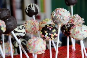 confectionery in the form of balls