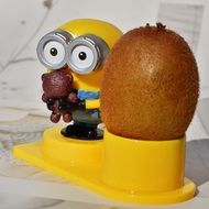 funny minion and kiwi