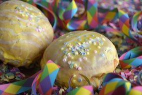donuts lie on confetti