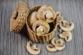 champignons in wicker basket