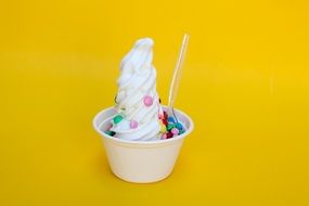 Yogurt bar with topping