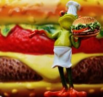 frog in the chef's hat with cheeseburger