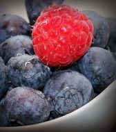 blueberries and raspberry in bowl