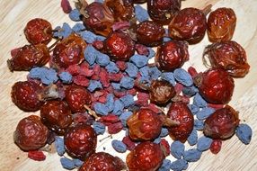 natural organic dried berries