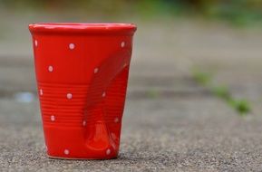 crumpled red mug