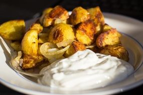 fried potatoes with cream sauce