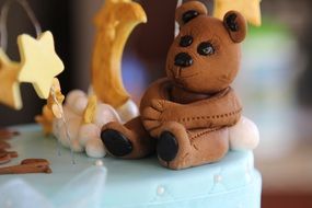 bear, clouds and stars on the cake are made of mastic