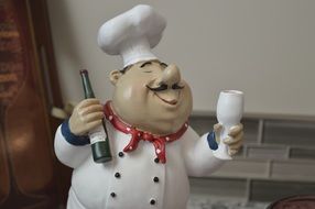 Small figure of the chef with bottle and the glass