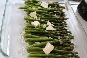 Green asparagus with oil