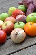 Different varities of the onions,tomatoes and apples