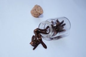 cloves in jar