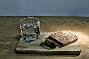 Bread and pickle best snack for vodka