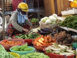 traditional Vietnamese vegetable market