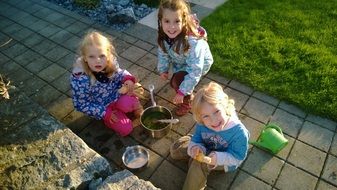 children cook in the street