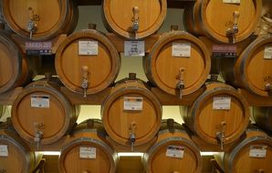 small wooden barrels for alcoholic beverages
