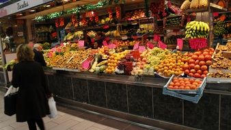 people in the vegetable market