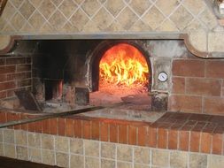 fire in Italian pizza oven