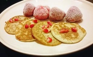 pancakes with strawberries