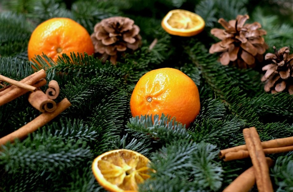 tangerines as decoration for christmas