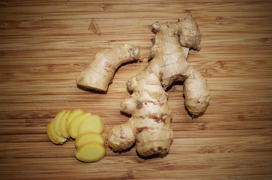 sliced ginger root