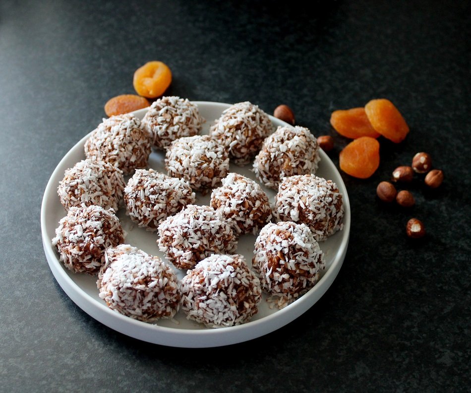 Oatmeal Balls on plate, Healthy Snack