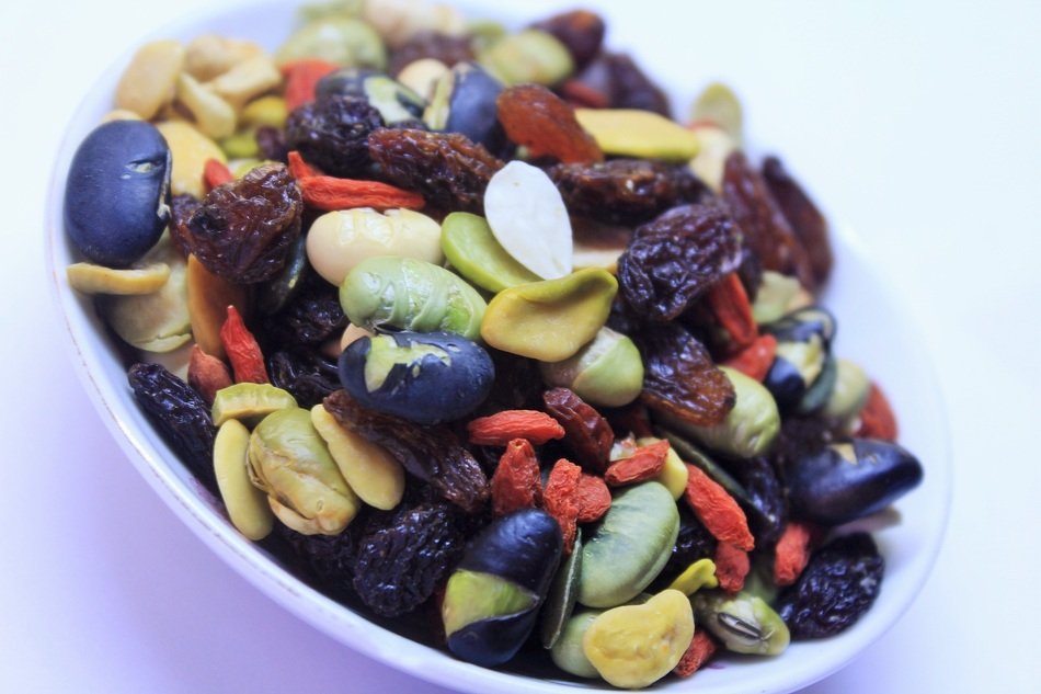 Picture of Healthy Mixed nuts in a white bowl