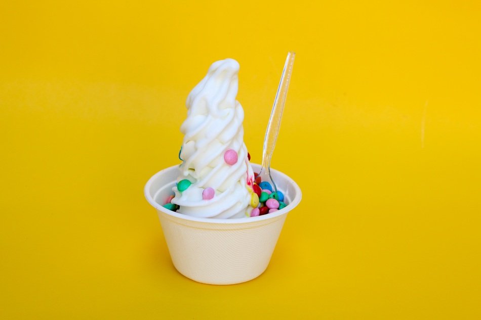 Yogurt bar with topping