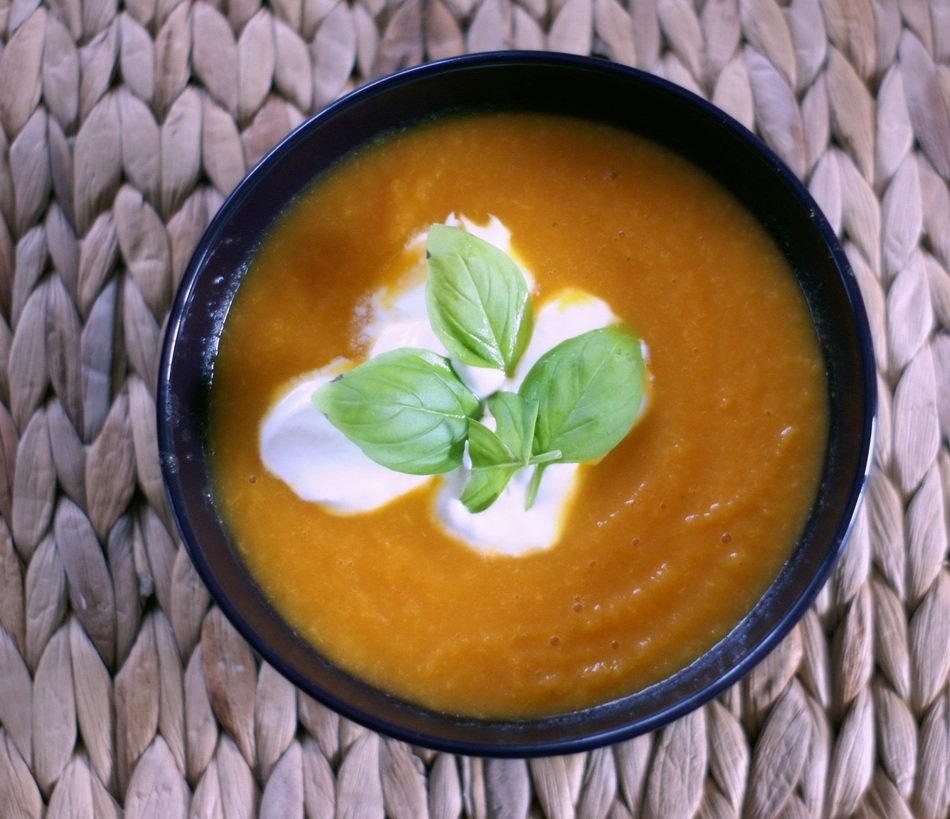vegetable soup with cream and basil